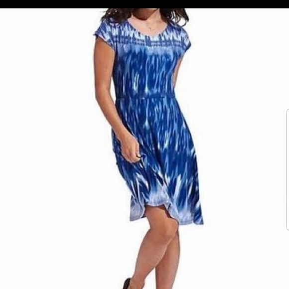 Athleta Dresses & Skirts - Athleta blue watercolor design dress. Size small